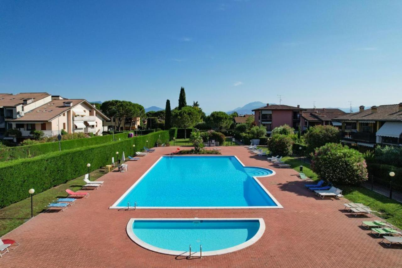 Gardappartamenti - Cascinale With Terrace Desenzano del Garda Eksteriør billede